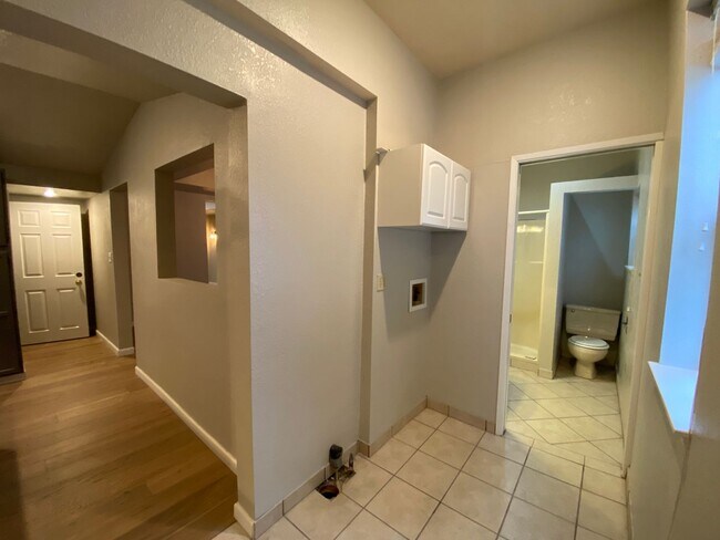 Building Photo - Beautifully Updated South Hill Home in Spo...
