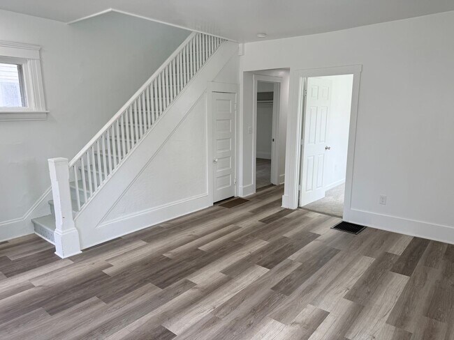 Building Photo - 1701 E Ganson St