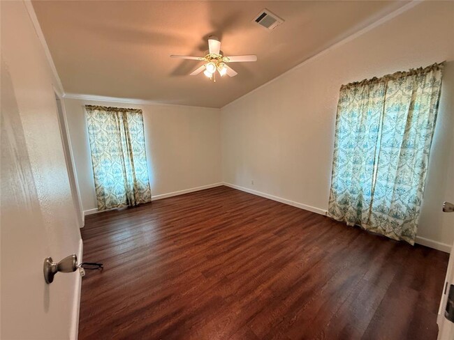 Building Photo - 200 Texas Oak Dr