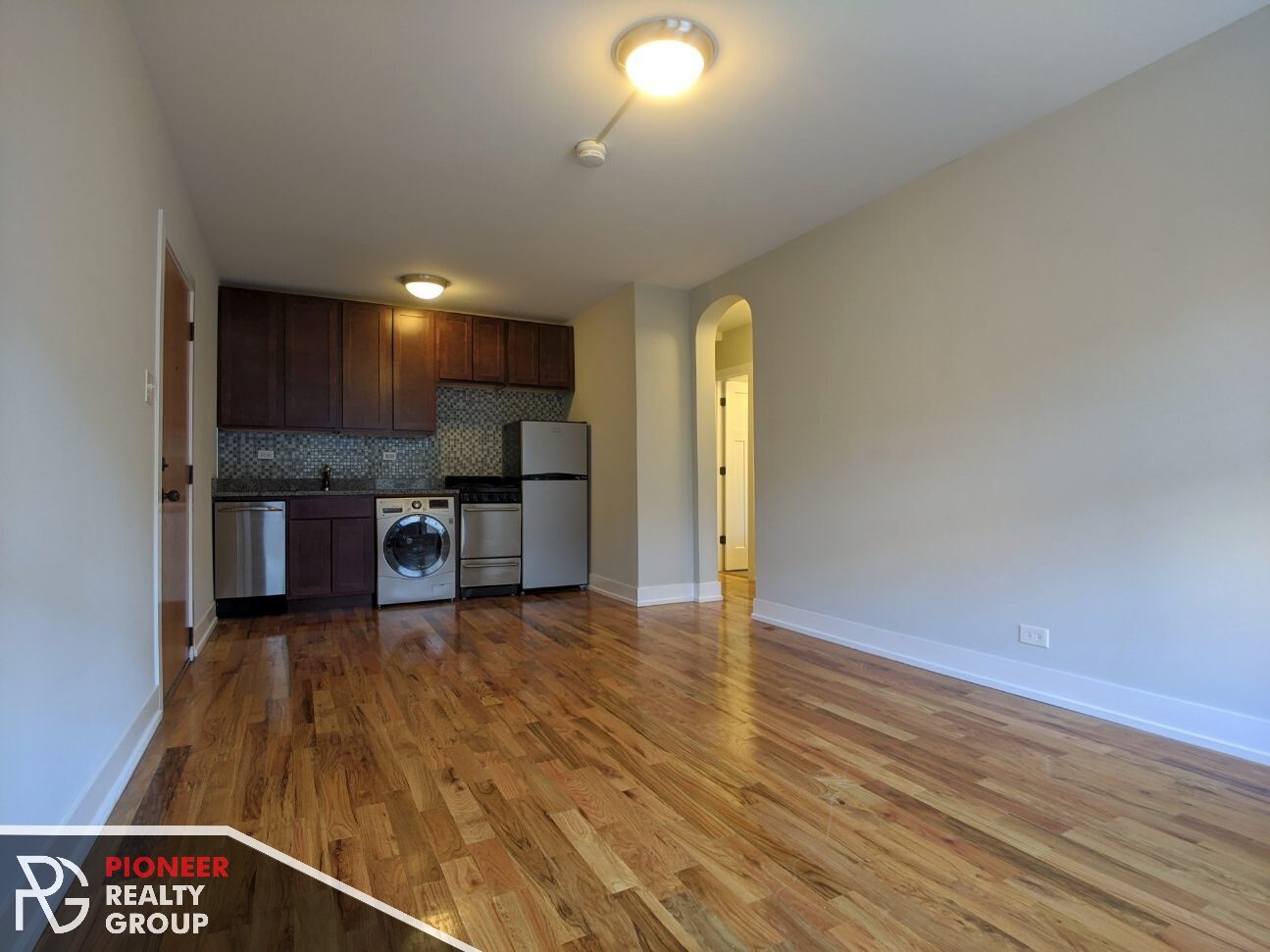 Building Photo - 560 W Arlington Pl