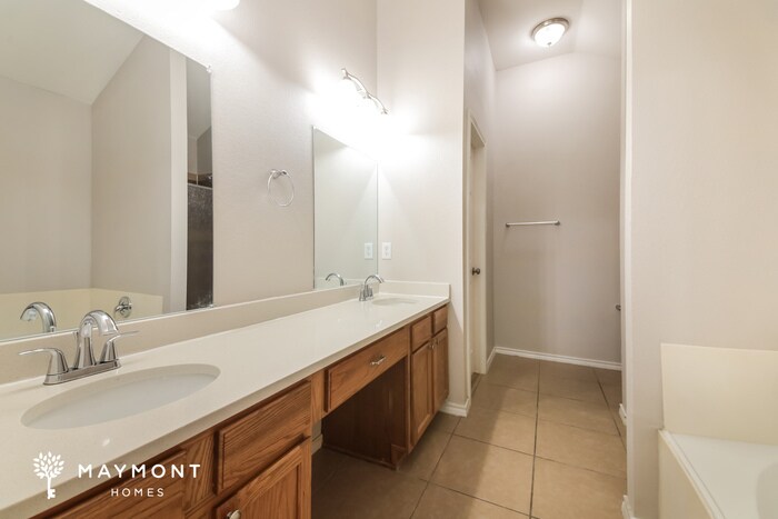 Building Photo - 1013 Bainbridge Ln