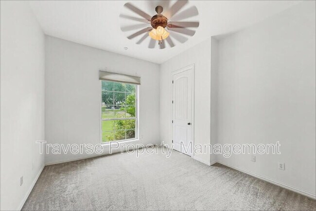 Building Photo - 129 Acorn Ln