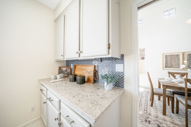 Building Photo - 4 Bedroom View Home in Emerald Heights | 3-Car Garage | Guard Gated Community