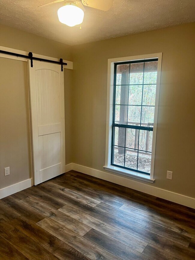 Building Photo - 95 Oakwood Dr