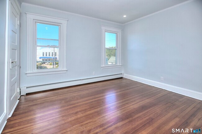 Building Photo - 2029 Kings Hwy
