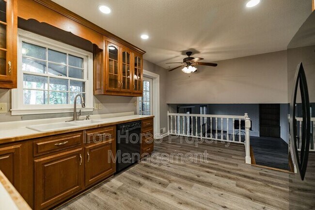 Building Photo - 265 Ponderosa Dr