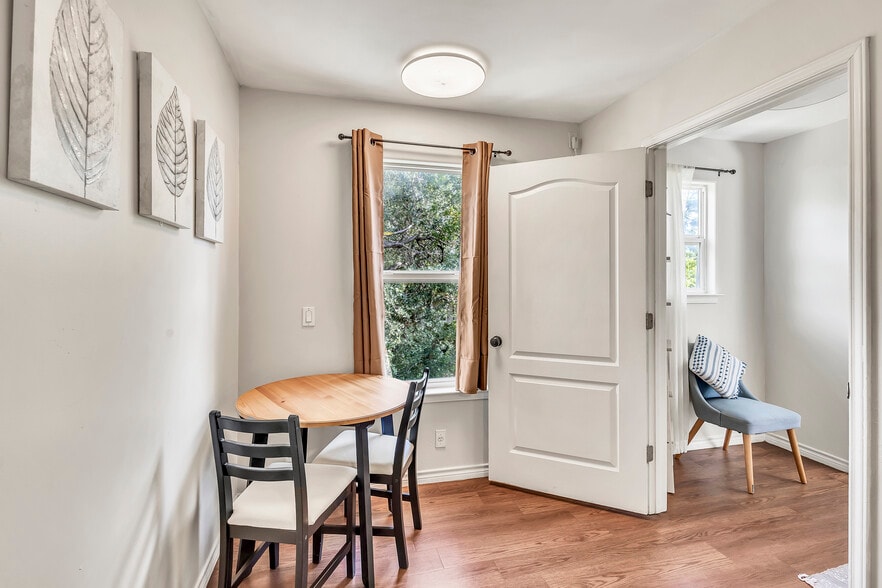 Building Photo - 4603 Lennox Dr