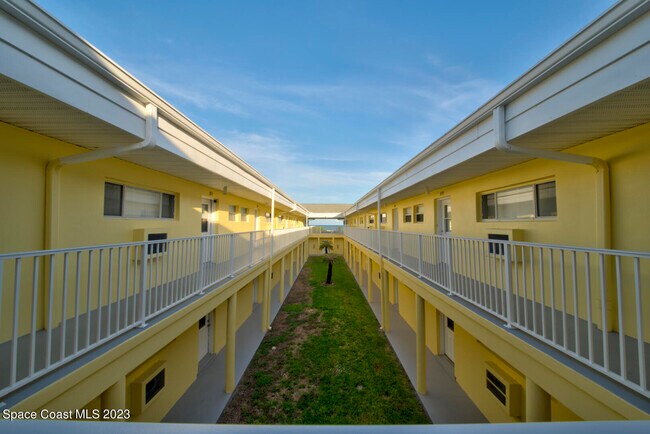 Building Photo - 3820 Ocean Beach Blvd