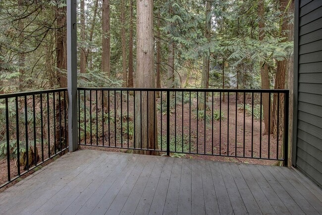 Building Photo - Updated 2 bed Downtown Redmond Condo w/Pool and EV Charging