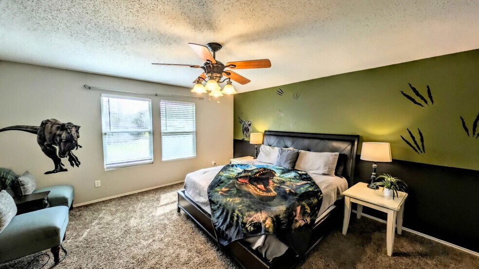 Building Photo - 2321 Teddy Roosevelt Dr