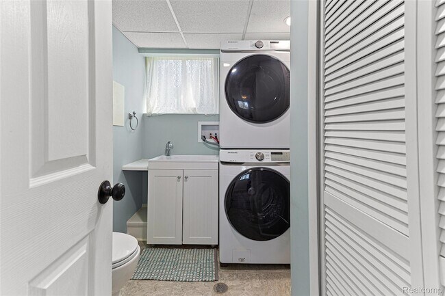 Building Photo - 25690 Glamorgan Dr