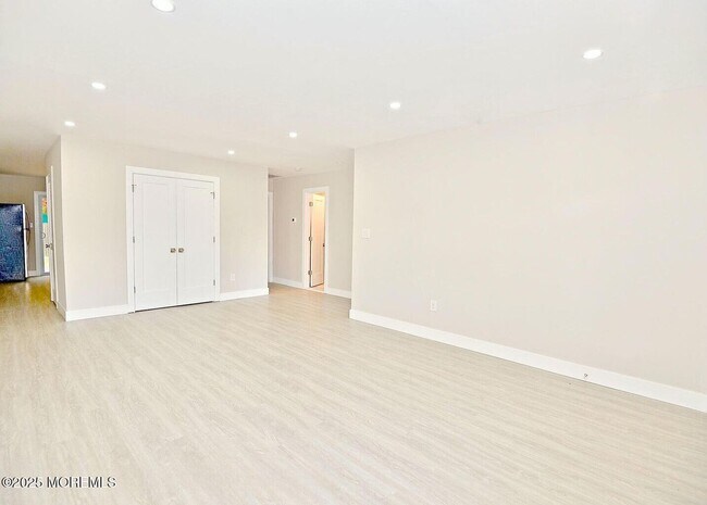 Building Photo - 168 Esmeralda Ct