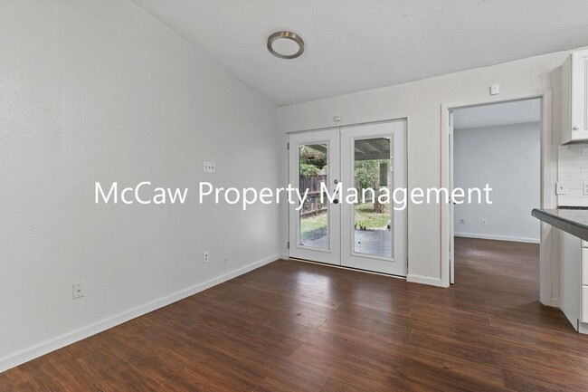 Building Photo - Coming Soon! Fantastic 2/1 Duplex in Mesqu...