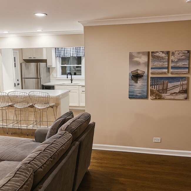 Building Photo - 9127 Central Ave