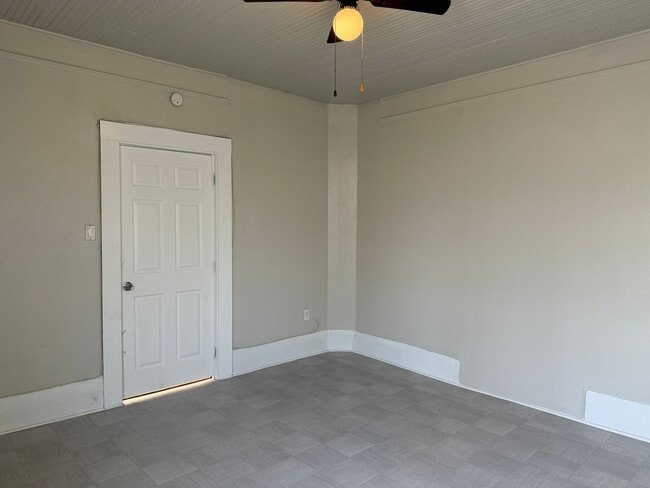 Building Photo - Single Story 2-Bedroom Home Ready for Move In!