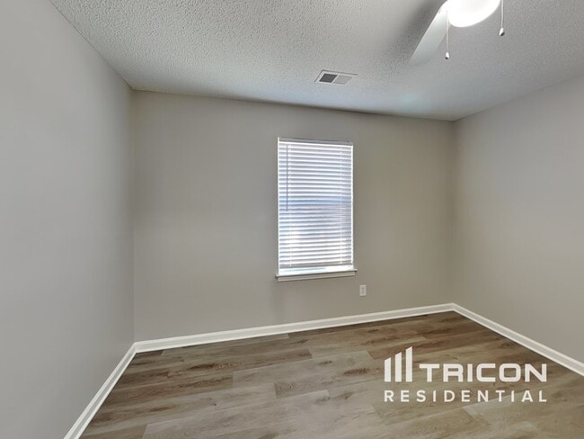 Building Photo - 239 Longshadow Dr