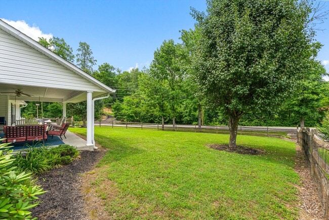 Building Photo - 519 Country Oaks Dr