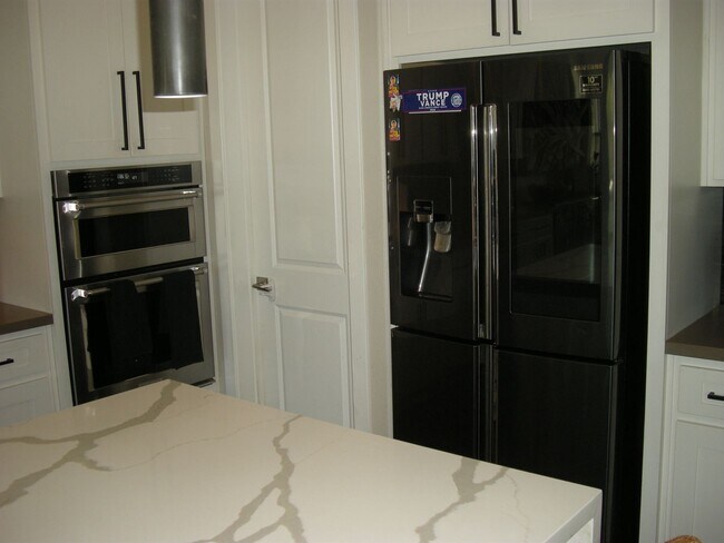 Building Photo - Fully Furnished Four Bedroom, Three Bath H...