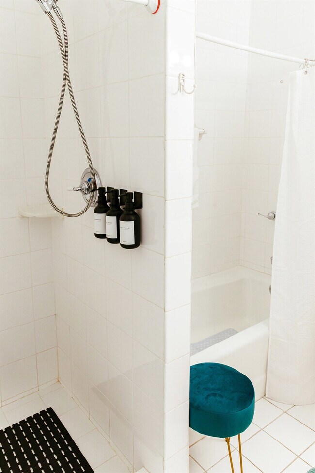 Building Photo - 519 28th St