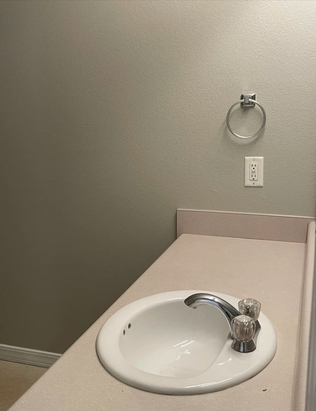 Building Photo - 1975 Montclair Ave