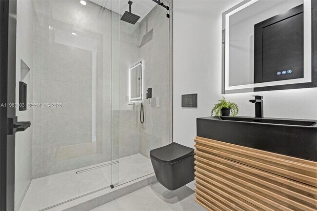 Building Photo - 630 NE 82nd St