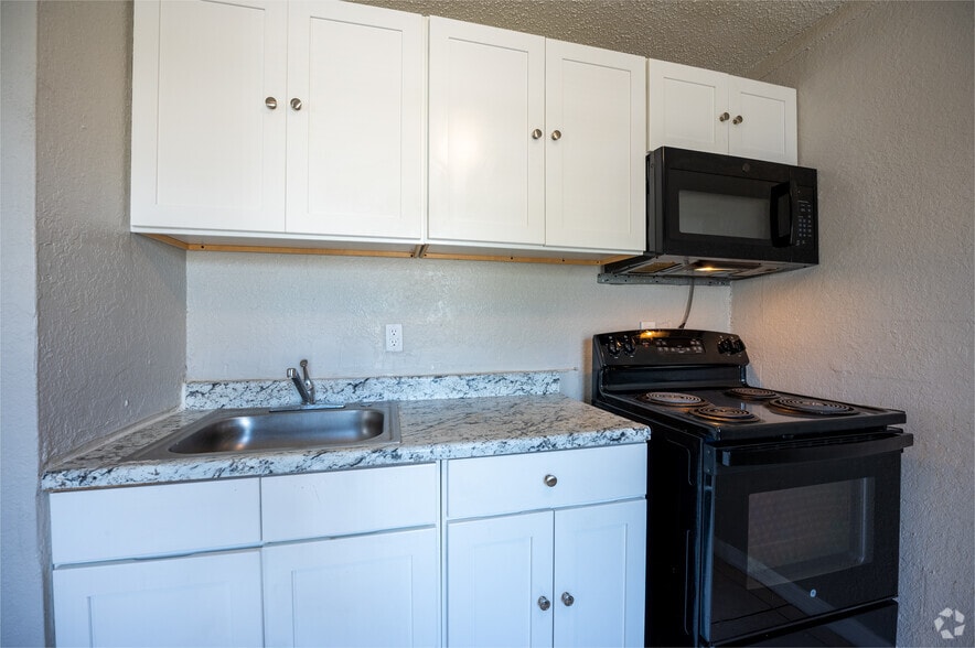 2BR, 1BA- 600SF - Kitchen - North Washington Apartment Homes