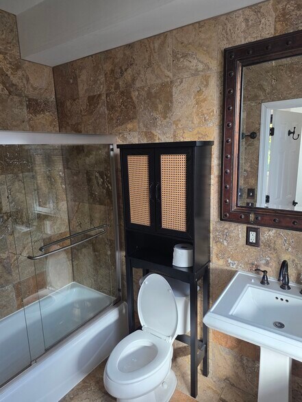 Master bathroom. - 46 N St NW