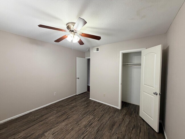 Building Photo - 3302 Salisbury Ave