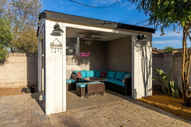 Building Photo - 8335 E Weldon Ave