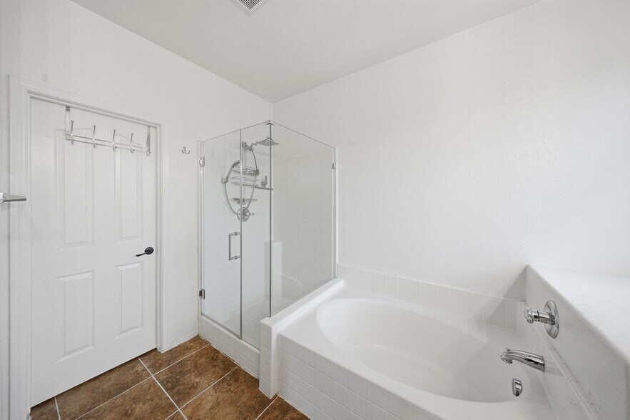 Building Photo - 12175 W Chase Ln