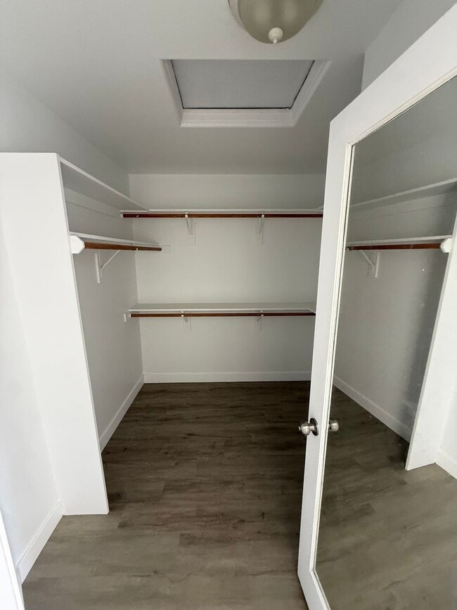 Building Photo - Spacious 4-Bedroom Home in Southwest Bakersfield