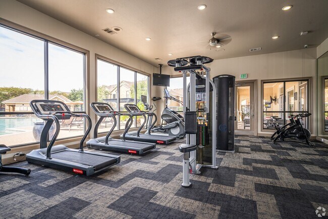 Building Photo - Luxury + Location: Limited-Time Savings!