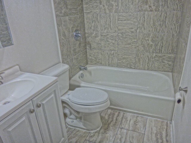 Bathroom - 1207 Green St