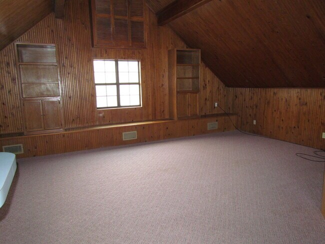 Building Photo - 4 or 5 bedroom and a bonus room with 4 baths for rent in SW OKC (Moore schools)!  Lots of space a...