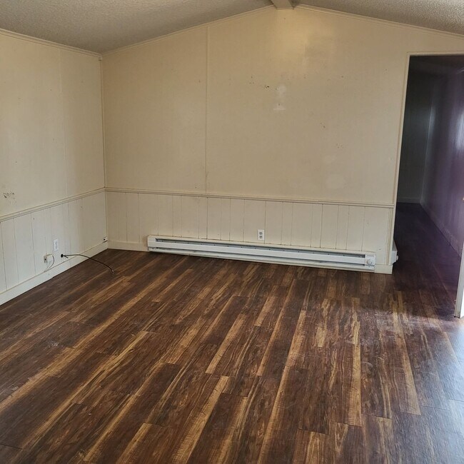 Building Photo - 636 S Roosevelt Rd Q