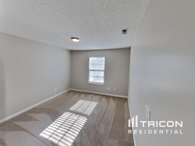 Building Photo - 242 Julian Pond Ln