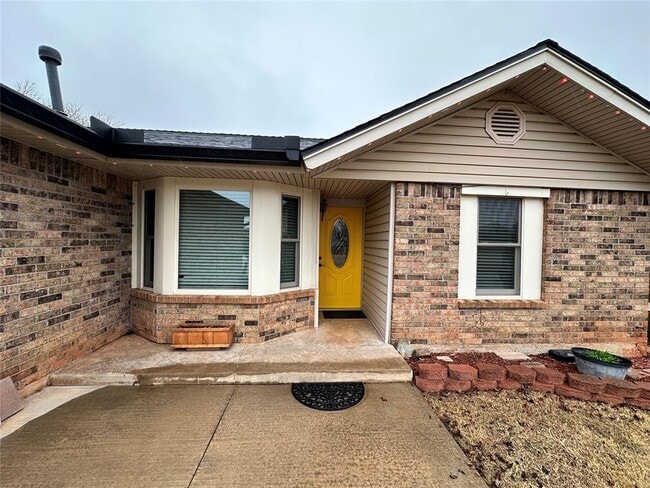 Building Photo - 2221 NE 8th St