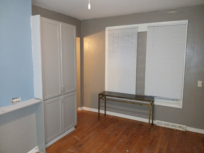 Building Photo - 2 Bedroom 1 Bathroom - Northeast Arts Dist...