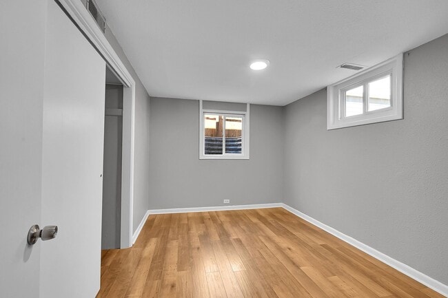 Building Photo - 5635 E Nebraska Way