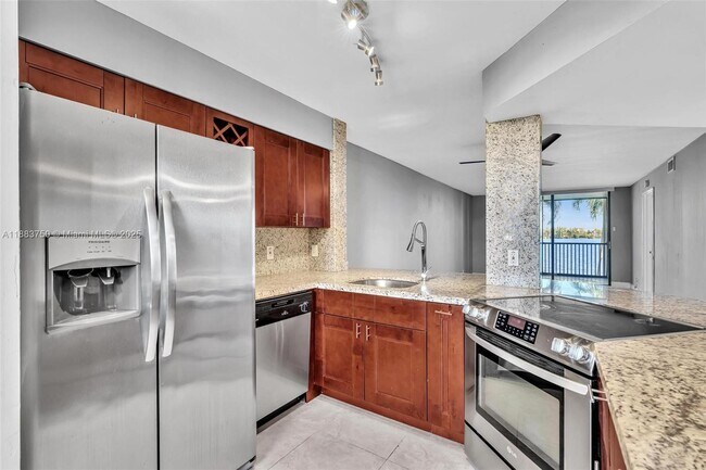 Building Photo - 118 Lake Emerald Dr
