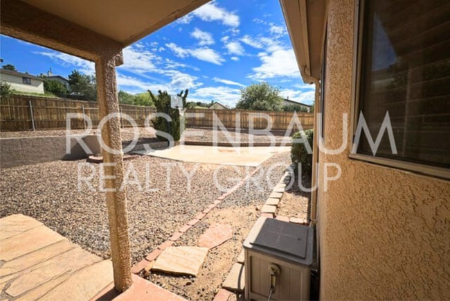 Building Photo - Beautiful 4-bedrooms, 2-baths home in Pres...