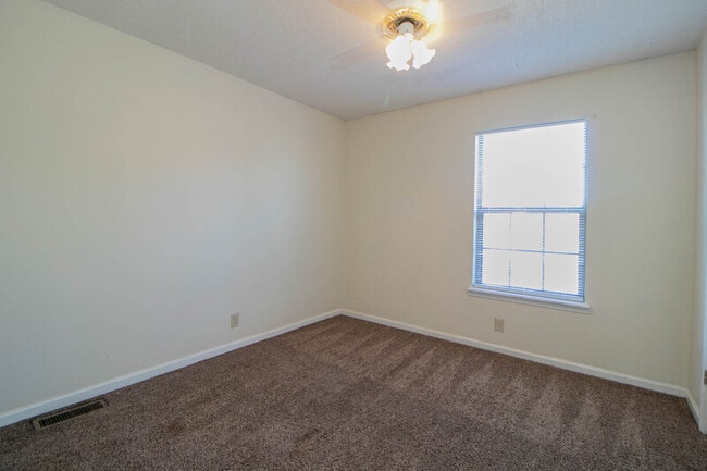 Building Photo - 108-3 Hickory Trace