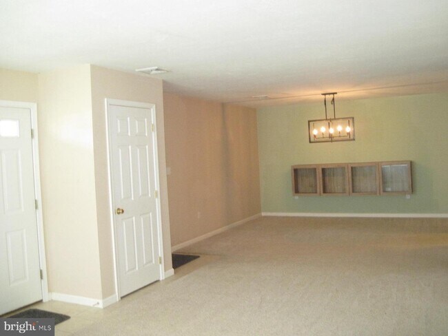Building Photo - 7014 Seneca Ridge Dr