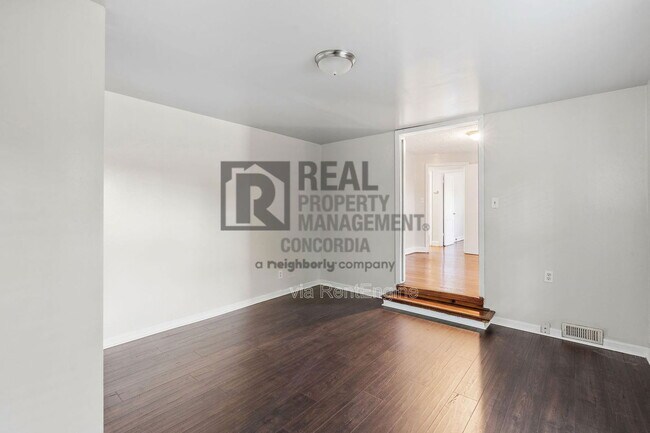 Building Photo - 2009 Oakwood Ave