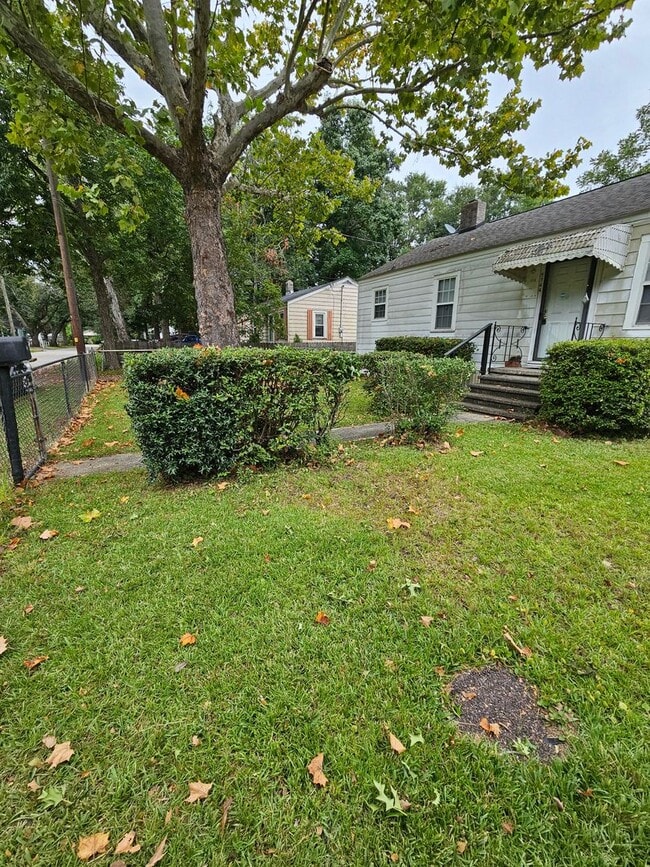 Building Photo - Discover Your New Everyday Haven in Hanahan!