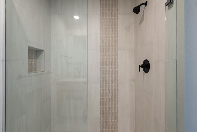 Building Photo - 5 Bdrm 3 bath  Located in the Lodges at Bachelor Village  -  available February 2026