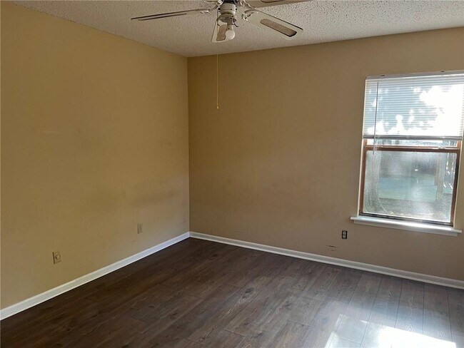 Building Photo - 3405 Dandale Dr