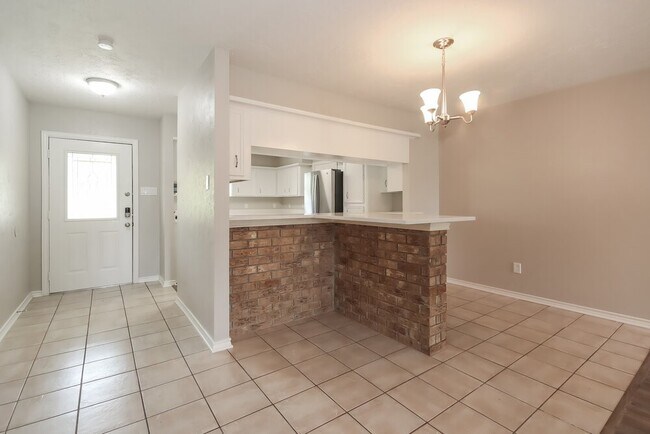 Building Photo - 9695 Twin Shores Dr