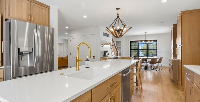 Building Photo - Late Summer Furnished Executive Extended Stay Rental on Old Mission Peninsula