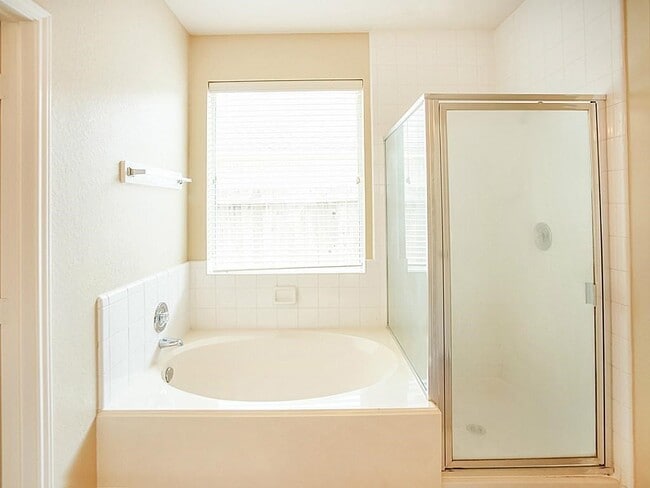 Building Photo - 21645 Forest Colony Dr